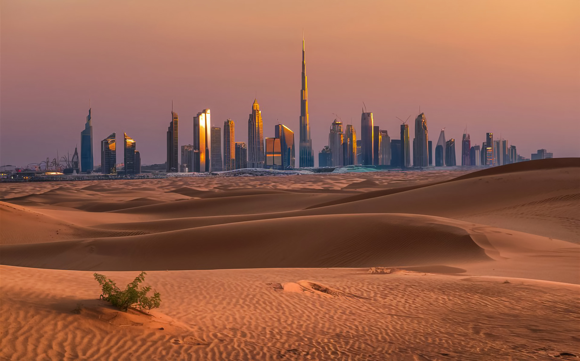 dubai-city-skyline-with-few-buildings